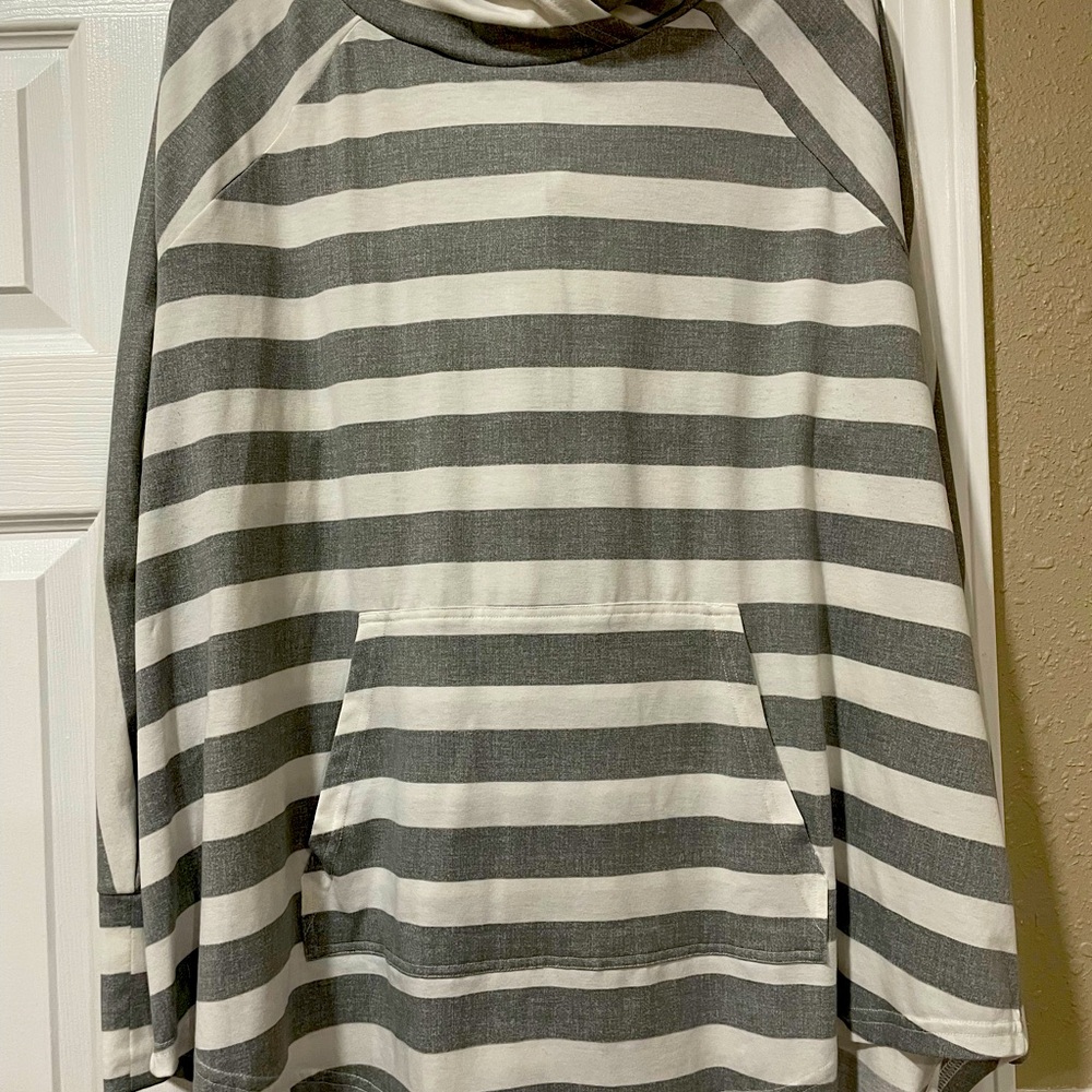 Lularoe Amber hoodie worn once 3x
